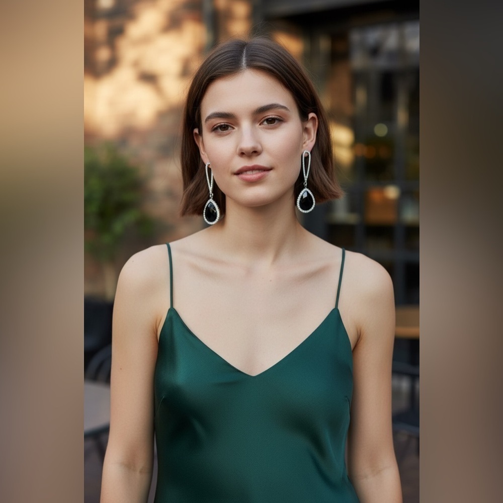 (230)Sophisticated Black and Silver Drop Earrings